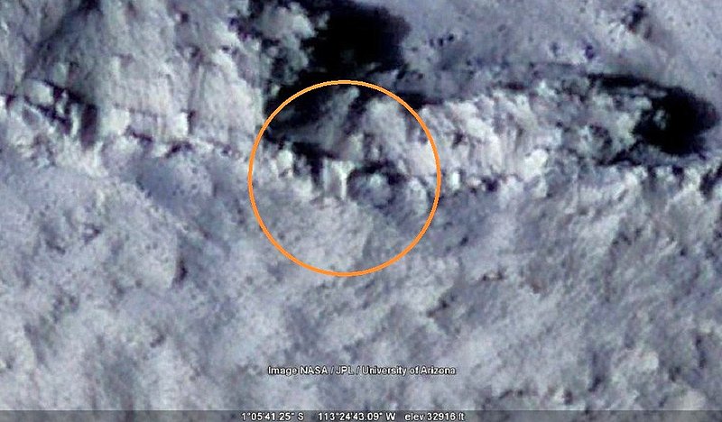 MARS--STRUCTURE OR CRAFT--PAVONIS MONS--NASA RECON ORBITER--KEN PFEIFER DISCOVERY 2-10-11....jpg :: 211