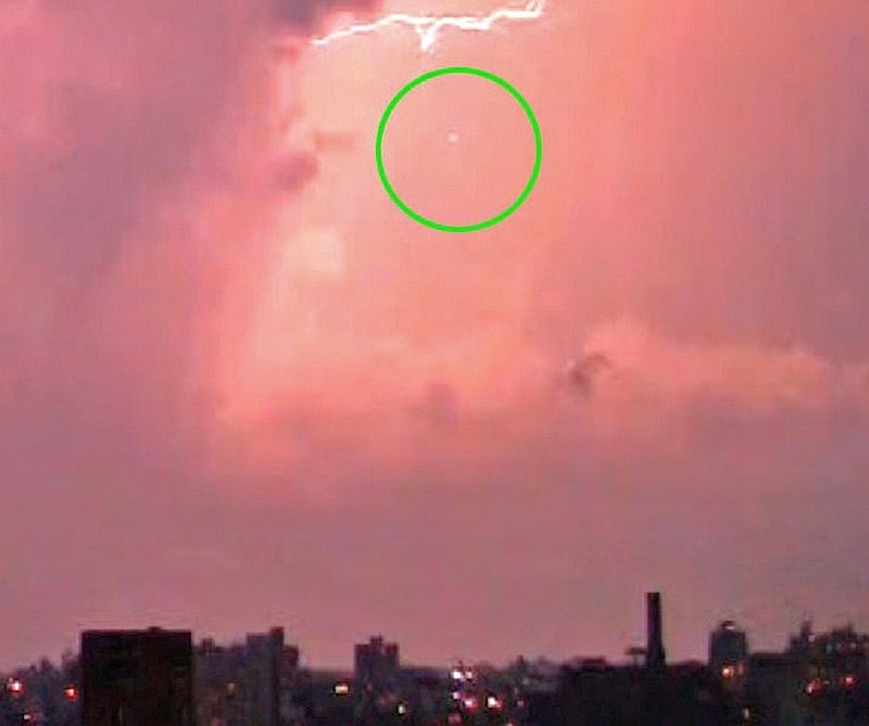 ORB--8-18-11 NEW YORK CITY--UFO BEYOND1.jpg :: YY