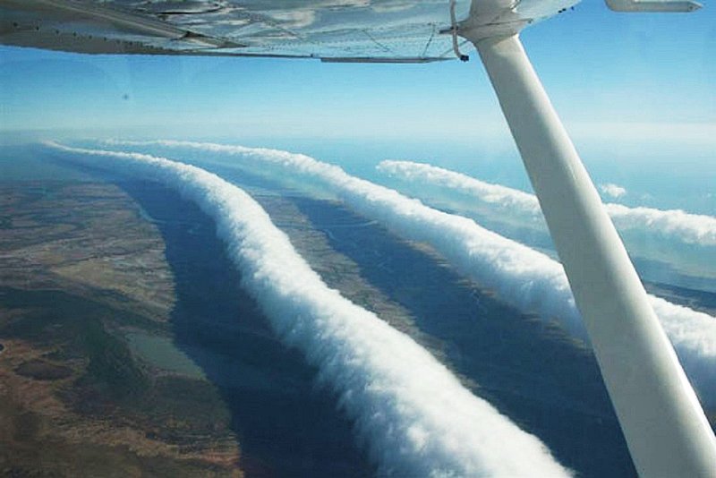 STRANGE--CHEM TRAILS OR CROP DUSTING.jpg :: 11