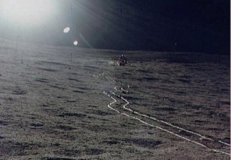 UFO APOLLO 14 -- LENS FLAIR--NASA COPTRIGHT.jpg :: X