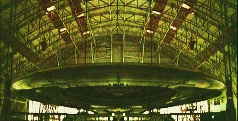UFO IN A HANGER1.jpg :: X