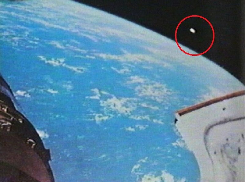 UFO SHADOWING SHUTTLE--NASA COPYRIGHT1.jpg :: YY