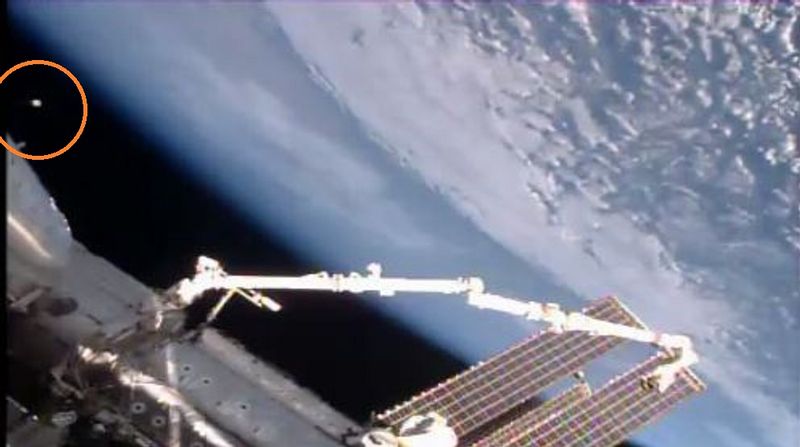 2-22-16   I.S.S. AND ALIEN CRAFT--ROB ROBINSON SOURCE.jpg