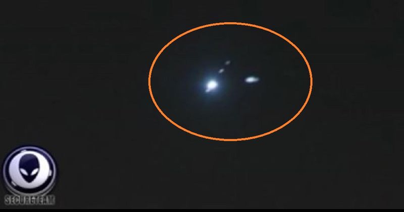 JUPITER AND ALIEN CRAFT NEAR BY--UFO CASEBOOK.COM.jpg